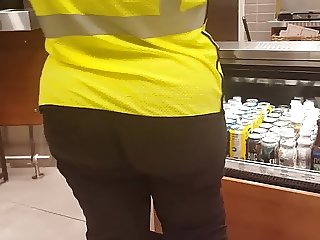 Bubble Butt American Airlines worker 4