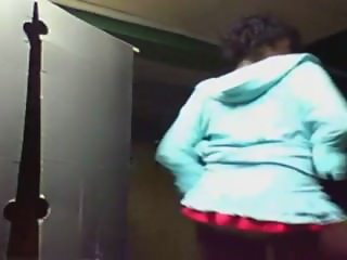 OMEGLE - ebony granny dancing on webcam