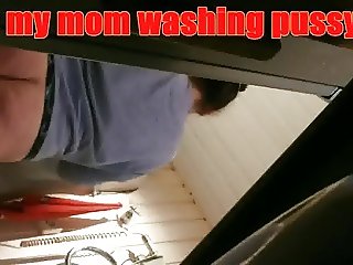 spy shower not my mom in toilet washing pussy xx2